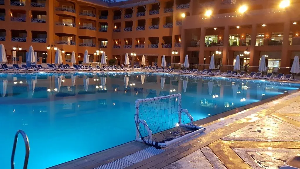 الفندق كانكون بيتش ريزورت - العين السخنة